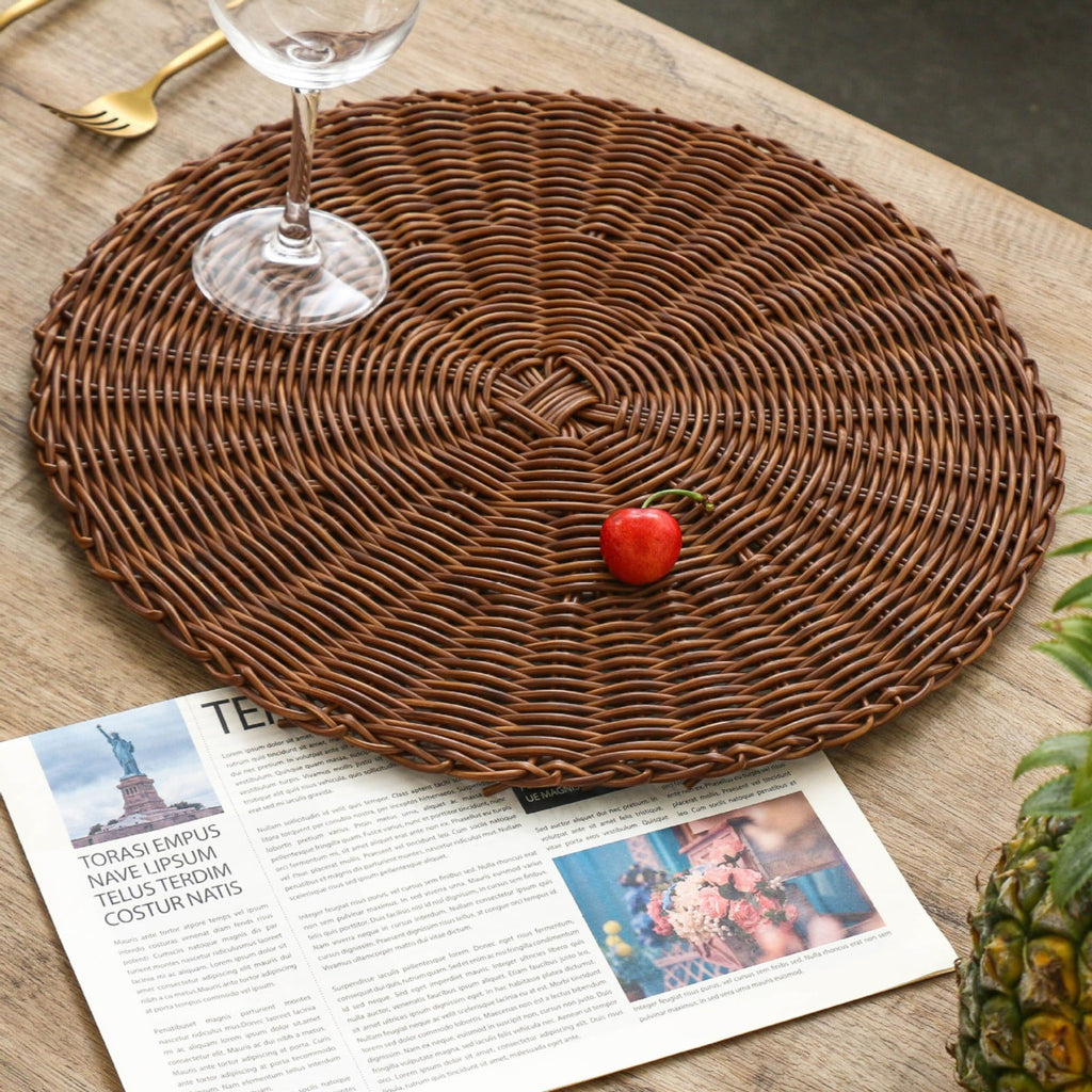 Round Woven Placemats, Non Slip Heat Resistant Plastic Table Mats, Table Placemat For Household Use, Round Rattan Placemats, White, 35.6 cm