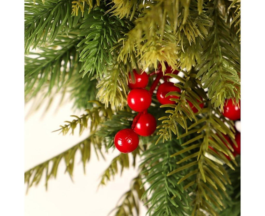 Red Berry Christmas Wreath – 40cm | Warm White LEDs