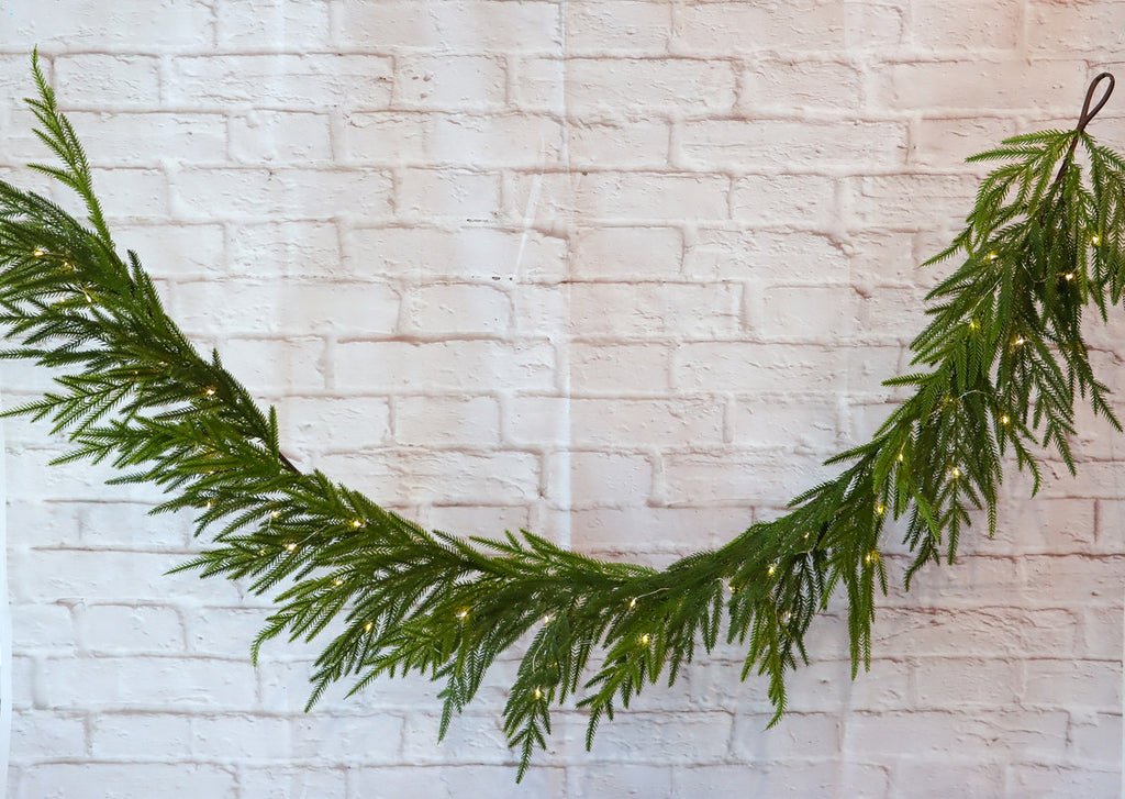 Realistic Pine Christmas Garland – 183cm | LED Lights