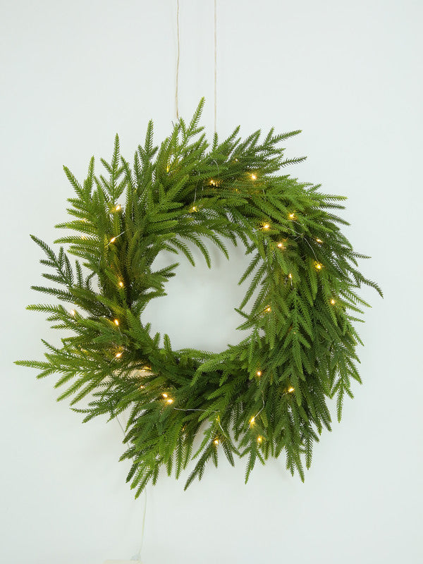 LED Pine Christmas Wreath – 61cm | USB Powered